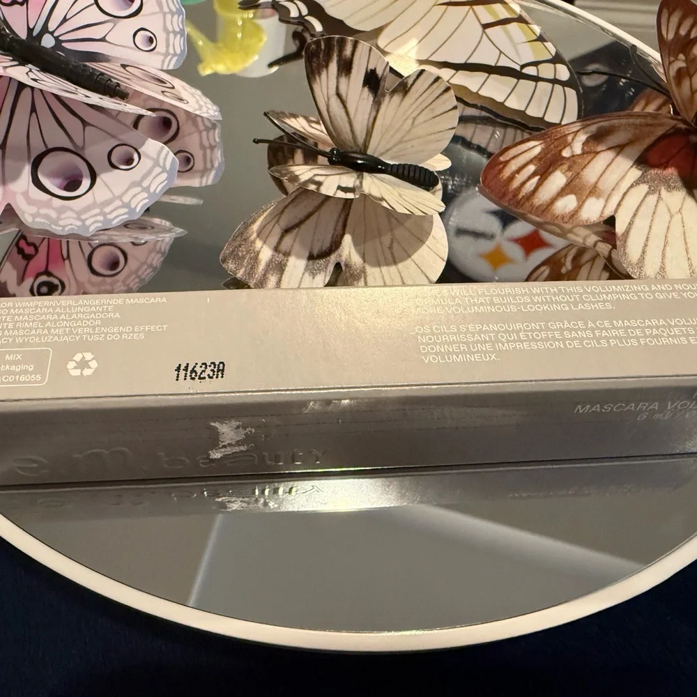 r.e.m. beauty Flourishing Volumizing Mascara